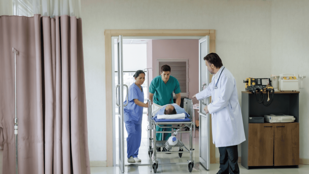 How to Choose Between Urgent Care and the Emergency Room for Cost Planning