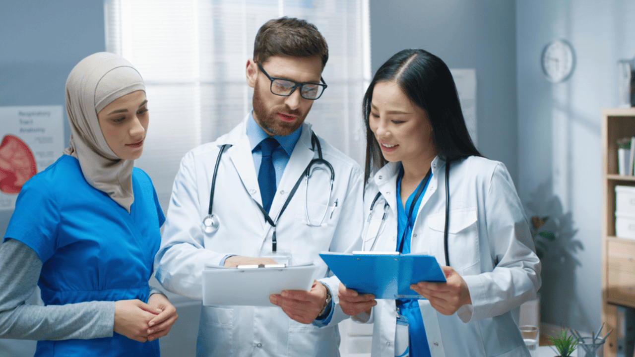 A Practical Guide to Choosing Between Health Sharing and Traditional Insurance