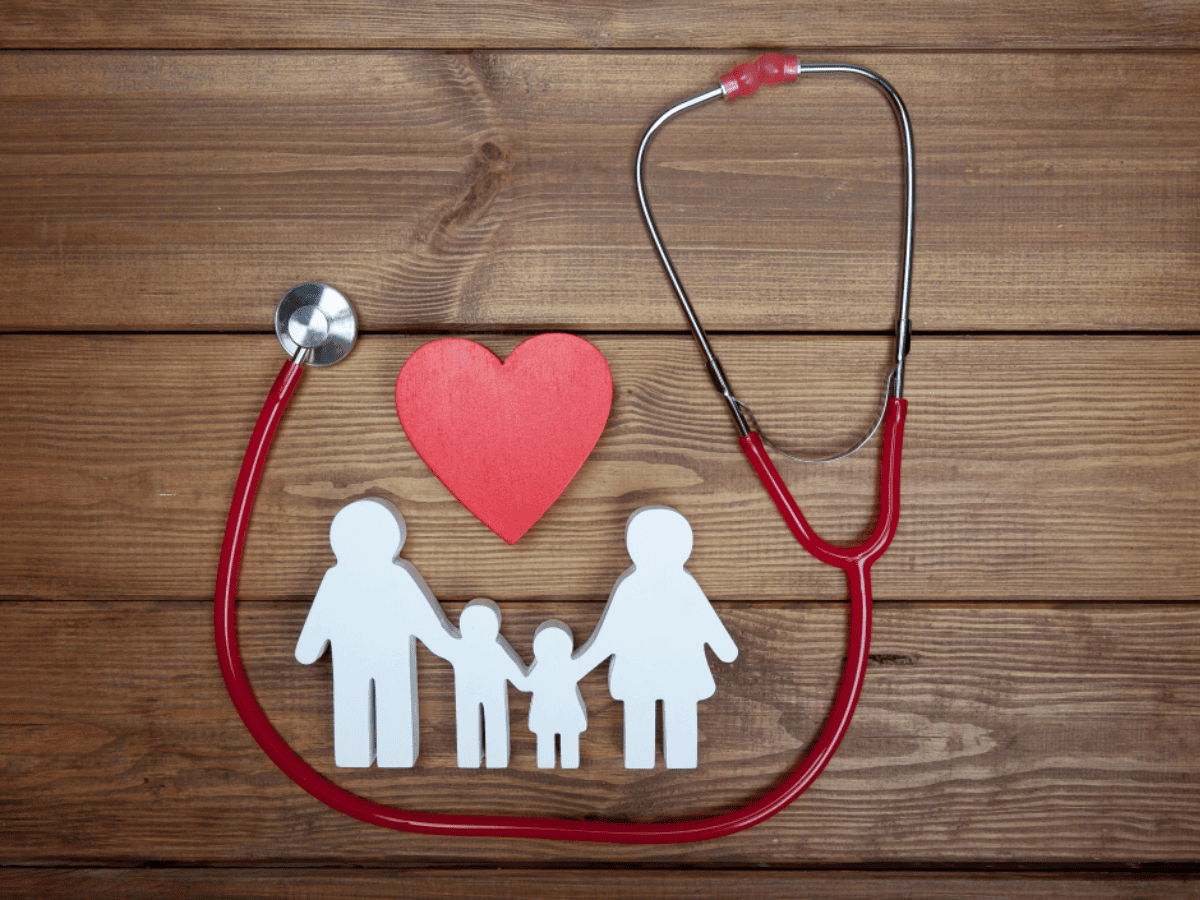 Comparing SakeOf and Traditional Health Insurance: Key Differences and Benefits